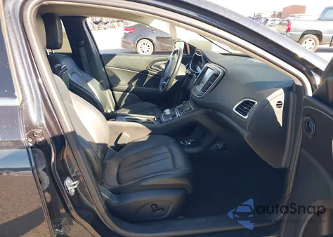 2017 Chrysler 200 Limited Platinum z USA, uszkodzony, nr VIN 1C3CCCAB2HN510004